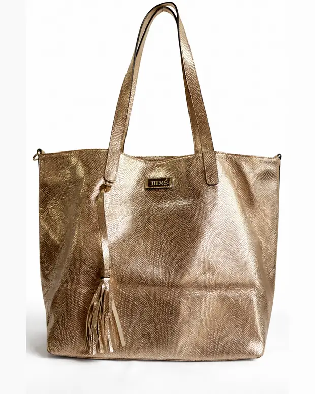 Bolsa sacola em couro metalizado dourado com tassel